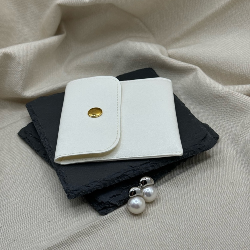 Silver and freshwater pearls Stud Earrings Minimalist Design